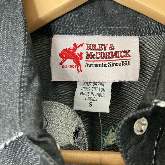 Riley & McCormick Sleeveless Western Shirt - Picture 7 of 7